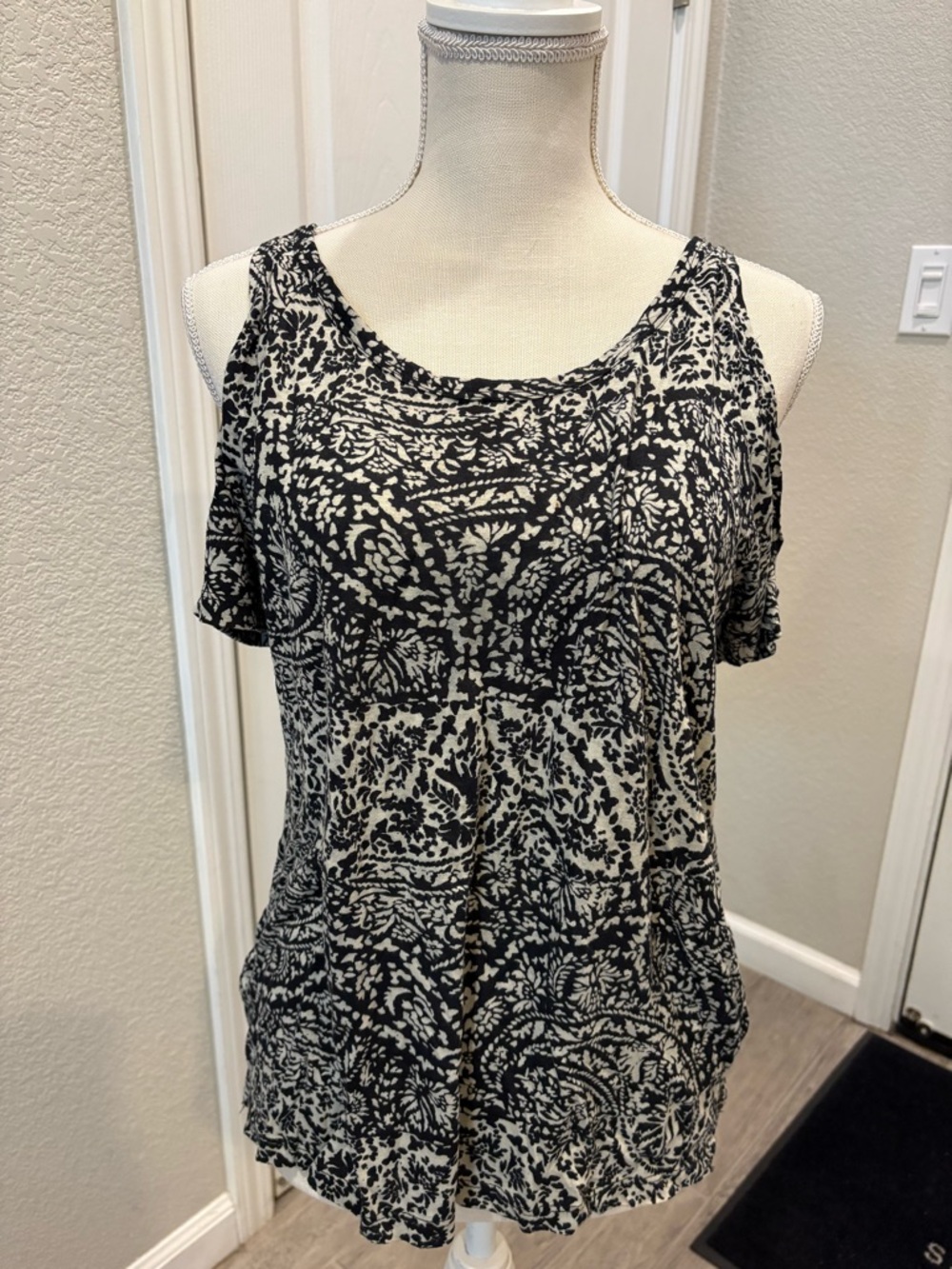 Lucky Brand Black and Cream Cold-Shoulder Printed Tank